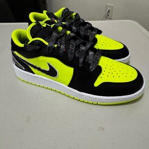 New! Never Worn! Air Jordan 1 Low SE GS "Black Cat